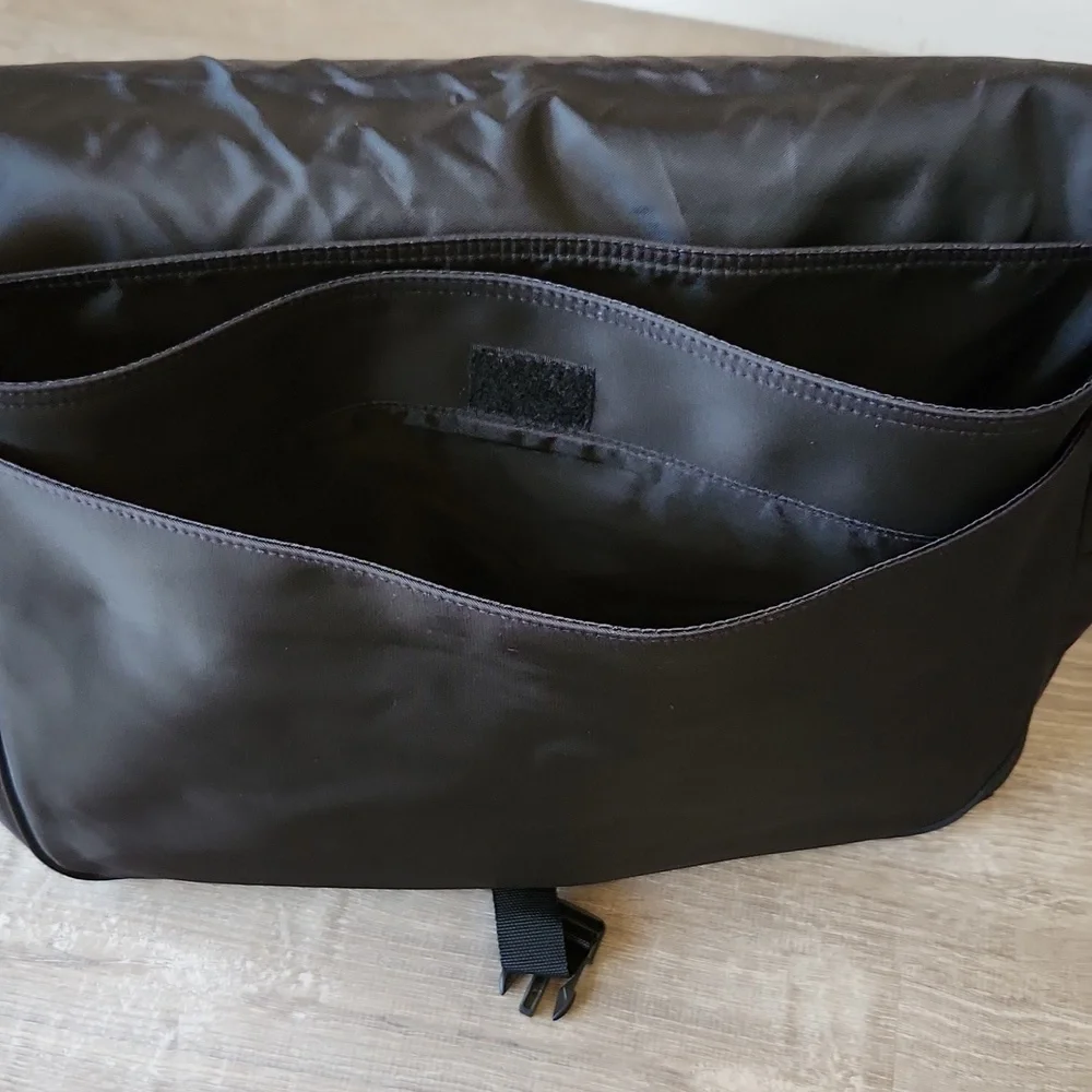 Emporio Armani Messenger Bag Shoulder & Crossbody Tote